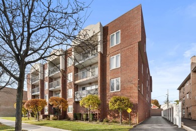 Newly rehabbed and tastefully finished, this unit features new