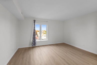 Newly rehabbed and tastefully finished, this unit features new