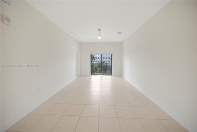 OWNER MOTIVATED. This 1B/1B apartment in Urbana, Downtown Doral