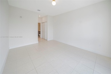 OWNER MOTIVATED. This 1B/1B apartment in Urbana, Downtown Doral