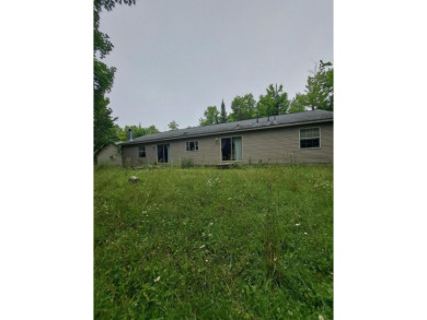 Your Private Hunters Retreat in the Upper Penninsula! Set on 40