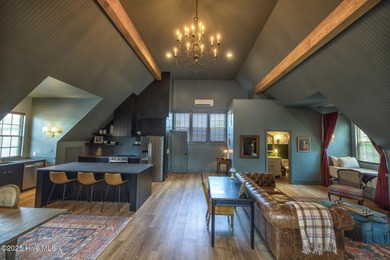 Versatile River View Duplex setup in Downtown Wilmington with