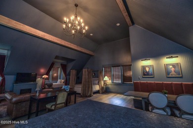 Versatile River View Duplex setup in Downtown Wilmington with