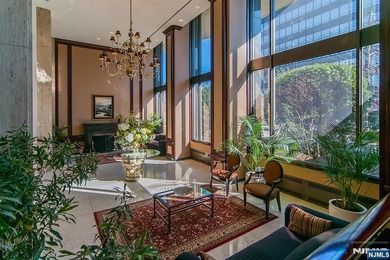 Bright and spacious 1 br and 1 1/2 baths(1030 sq.ft.) in luxury