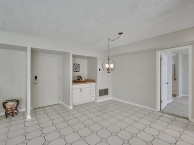 Dreaming of the perfect beach hideaway? This is it! An open airy