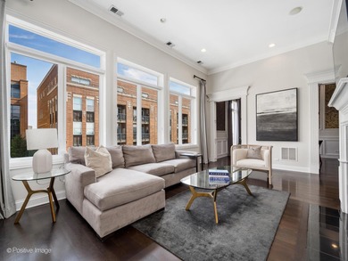Luxury Penthouse Living in the Heart of Lincoln Park! Welcome to