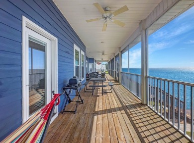 Dreaming of a stunning waterfront lifestyle? This one has it all