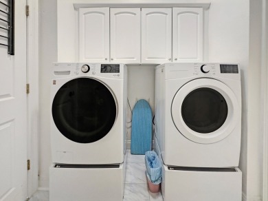 Dreaming of a stunning waterfront lifestyle? This one has it all