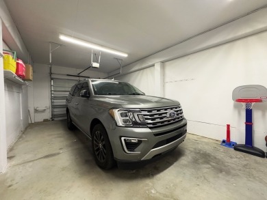 Dreaming of a stunning waterfront lifestyle? This one has it all