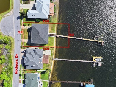 Dreaming of a stunning waterfront lifestyle? This one has it all