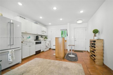 Spacious corner unit 2 bed / 2 bath with 1,450 sq ft -- only 6