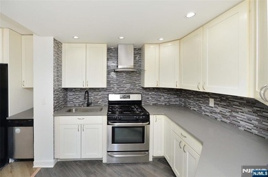 This beautifully renovated 2-bedroom, 2-bath 979 sft condo