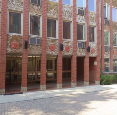 Walkable to both Downtown Oak Park and Downtown Forest Park