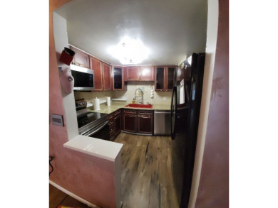 Walkable to both Downtown Oak Park and Downtown Forest Park