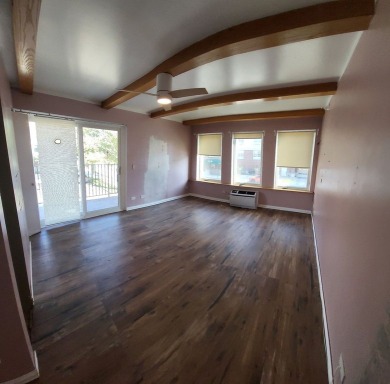 Walkable to both Downtown Oak Park and Downtown Forest Park