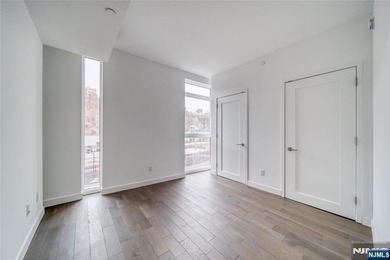 Luxury Condominium *Avora*!! Commuter's Dream!!! 2 bed 2 bath