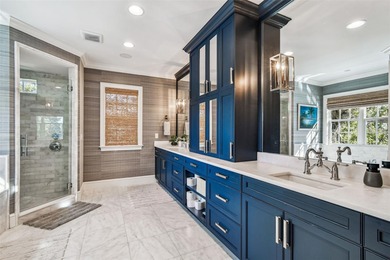 Welcome to this stunning, sophisticated and impeccably