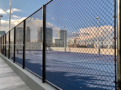 Beautiful 2 bed/ 2 bath with a convenient split floor plan and