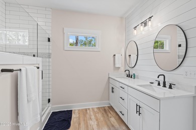 Welcome to ''Just Peachy'' - your next Oak Island getaway