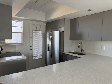 Great 2 beds and 2 bath, corner unit.  Location!!. Very spacious