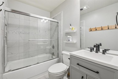 Ski-Inspired Living: Modern 2-Bed Retreat with Resort Views and