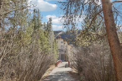 Ski-Inspired Living: Modern 2-Bed Retreat with Resort Views and