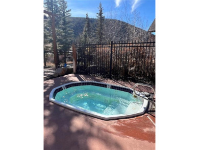 Ski-Inspired Living: Modern 2-Bed Retreat with Resort Views and