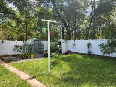 Beautiful 3/2/2 in the desired part of Citrus Springs with over
