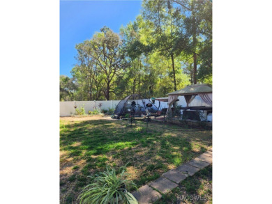 Beautiful 3/2/2 in the desired part of Citrus Springs with over