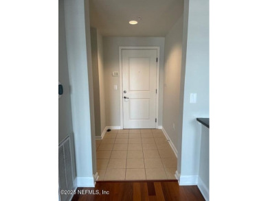 Desirable, Unfurnished unique 1 bedroom/1 bath on the St. Johns