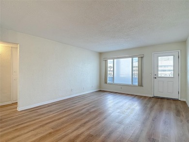 Clearwater - On Top of The World - This 1100 sq ft 2 bedroom, 2