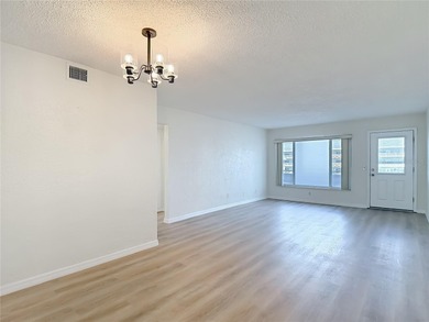 Clearwater - On Top of The World - This 1100 sq ft 2 bedroom, 2