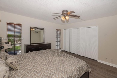 DELUXE CORNER UNIT WITH EXTRA WINDOWS - EASY TO SHOW - ALL AGES