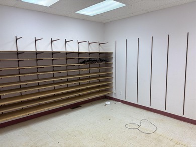 1.55 ACRES with an outstanding 4656 SF building and 20+ spot