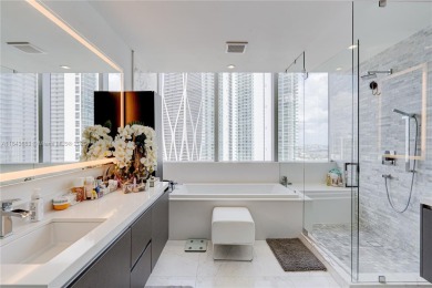 Priced to Sell! Beautiful 3/4 + Den in the renowned PARAMOUNT