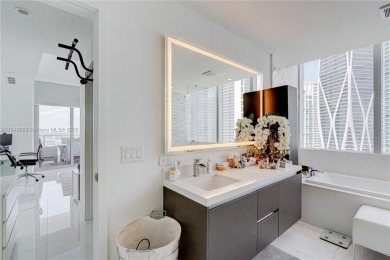 Priced to Sell! Beautiful 3/4 + Den in the renowned PARAMOUNT