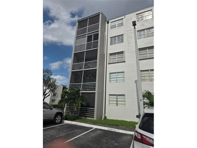 FIRST FLOOR CORNER UNIT 2 BEDROOMS 2 BATHROOMS CONDO IN WEST