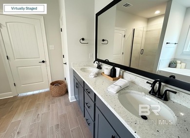 Awesome builder rate plus choice of FREE blinds OR fridge!