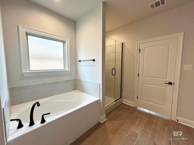 Awesome builder rate plus choice of FREE blinds OR fridge!