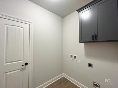 Awesome builder rate plus choice of FREE blinds OR fridge!