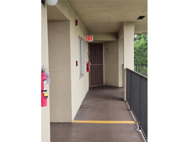 Top floor Penthouse corner Magnolia unit. On the lake in one of