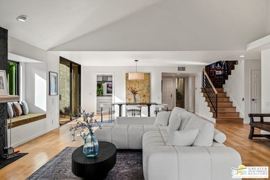 A-M-A-Z-I-N-G opportunity! Nearly 3,000 square feet on FEE land