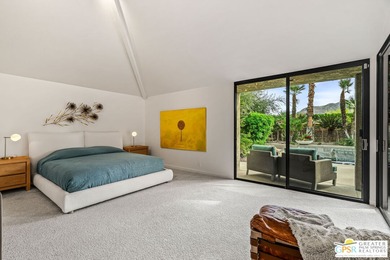 A-M-A-Z-I-N-G opportunity! Nearly 3,000 square feet on FEE land