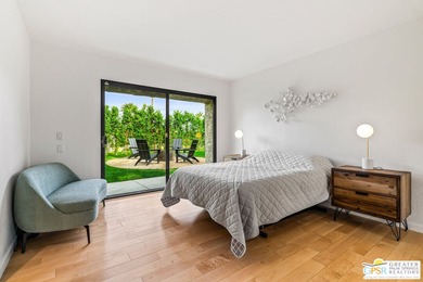 A-M-A-Z-I-N-G opportunity! Nearly 3,000 square feet on FEE land