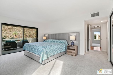 A-M-A-Z-I-N-G opportunity! Nearly 3,000 square feet on FEE land