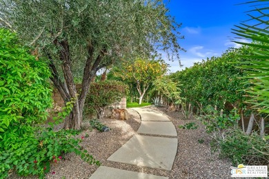 A-M-A-Z-I-N-G opportunity! Nearly 3,000 square feet on FEE land