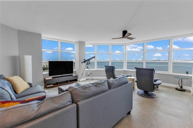 Bayfront Bliss: Elegant 2 Bed, 2 Bath Condo on Sarasota Bay -