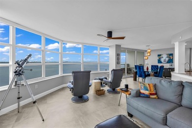 Bayfront Bliss: Elegant 2 Bed, 2 Bath Condo on Sarasota Bay -