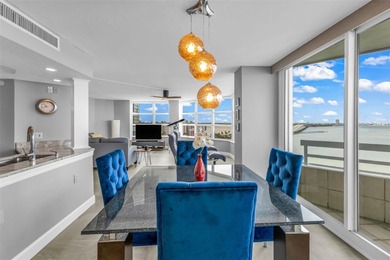 Bayfront Bliss: Elegant 2 Bed, 2 Bath Condo on Sarasota Bay -
