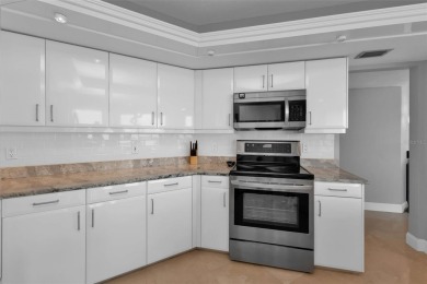 Bayfront Bliss: Elegant 2 Bed, 2 Bath Condo on Sarasota Bay -